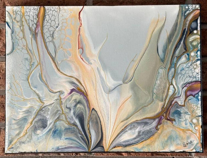 Des formes s'élancent vers la lumière, portées par la conviction qu'on peut toujours viser plus haut. Forms rise toward the light, carrying the quiet belief that higher is always possible.